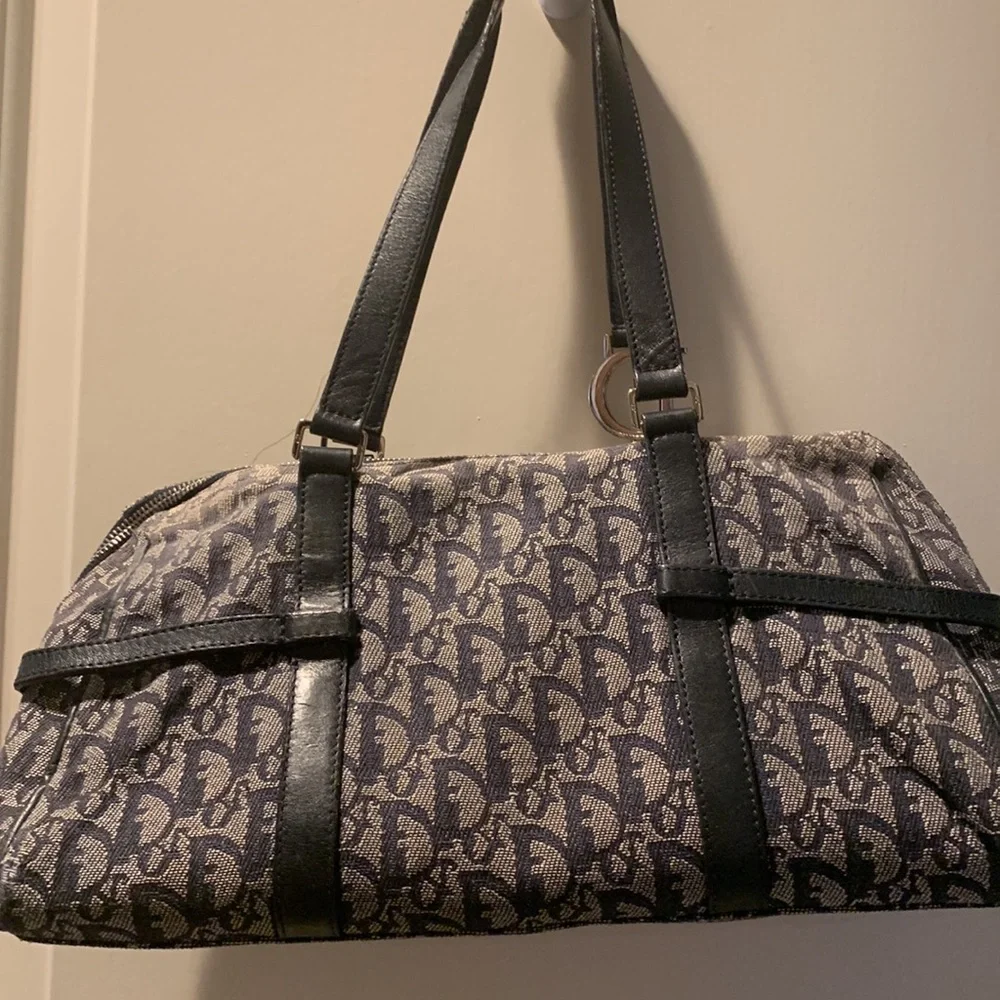 ***Sold****Christian Dior shoulder blue bag, some discoloration on top of zipper - Picture 4 of 12